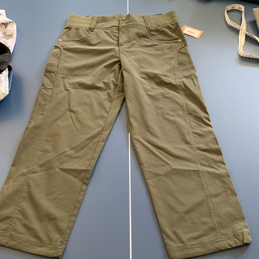 NWOt title nine capris in olive